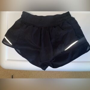 Lulu hottie black LR 2.5 shorts